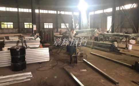 簡(jiǎn)易圍擋的承重能力是否需要經(jīng)過測(cè)試？