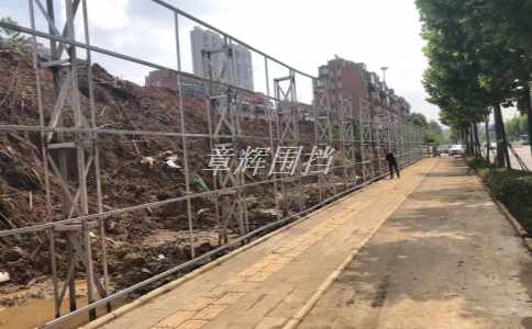 簡易圍擋在極端氣候條件下的使用效果如何？（簡易圍擋在高溫或嚴(yán)寒氣候中的應(yīng)用探討）