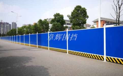 簡易圍擋在農(nóng)業(yè)和畜牧業(yè)生產(chǎn)中的應(yīng)用場景有哪些？（簡易圍擋在農(nóng)畜場中的應(yīng)用探討）