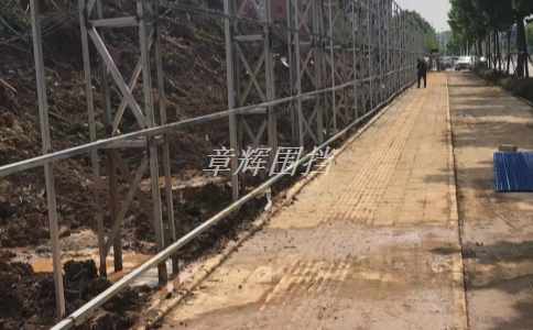 如何合理設(shè)置和管理不同類型的簡易圍擋，如臨時性、**性等？