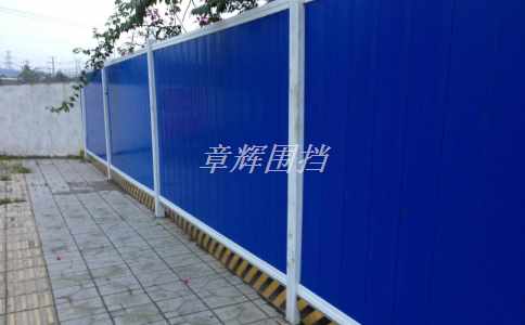 簡易圍擋的結(jié)構(gòu)和構(gòu)造方式如何考慮，以確保穩(wěn)定性和安全性？